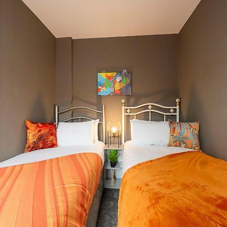 Art-Filled Bohemian 1 Bedroom Apt 2 Beds Colourful Praise Inn Apartment Kingston upon Hull Exteriör bild