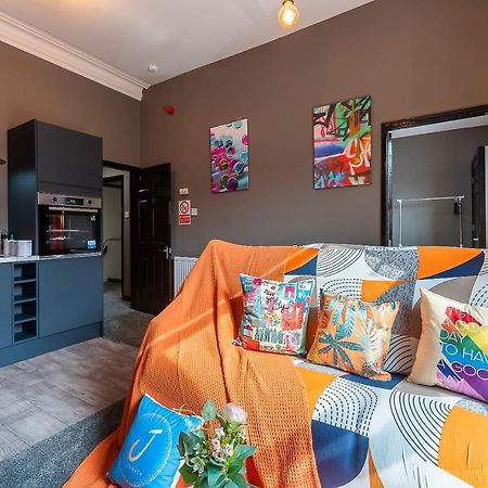 Art-Filled Bohemian 1 Bedroom Apt 2 Beds Colourful Praise Inn Apartment Kingston upon Hull Exteriör bild