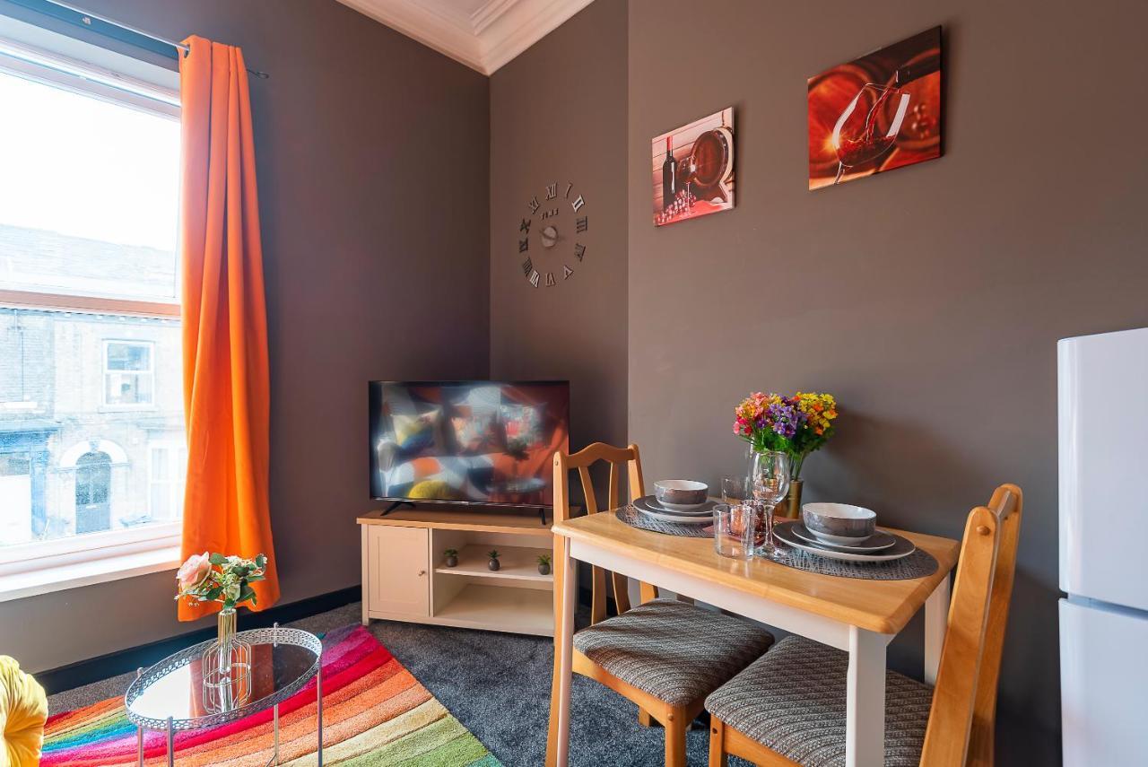 Art-Filled Bohemian 1 Bedroom Apt 2 Beds Colourful Praise Inn Apartment Kingston upon Hull Exteriör bild
