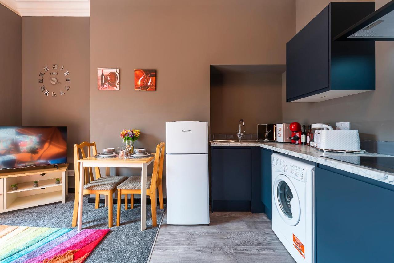 Art-Filled Bohemian 1 Bedroom Apt 2 Beds Colourful Praise Inn Apartment Kingston upon Hull Exteriör bild